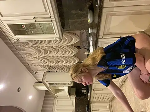 Amazoniiaa online show from March 2025 07:32:02 PM