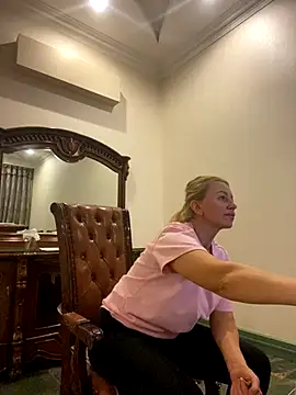 Amazoniiaa online show from October 2025 07:05:02 PM