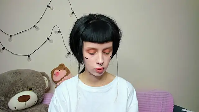 FlowerOfSin2001 online show from October 2025 04:05:01 PM