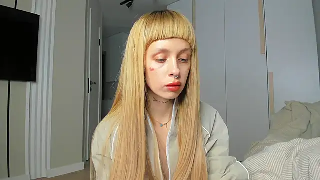 FlowerOfSin2001 online show from April 2026 01:38:01 PM