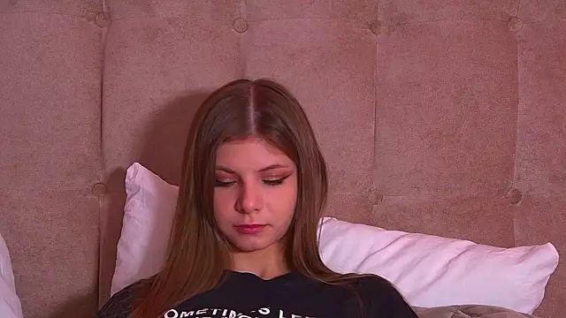 Snapshot of AudreyBarlow chatting on February 2025 03:07:01 PM AudreyBarlow online show from February 2025 03:07:01 PM