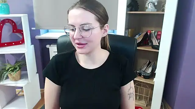 Zoey Erotic online show from February 2025 09:00:01 AM