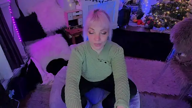 AliceW0lf online show from December 2025 04:13:01 PM