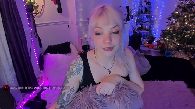 AliceW0lf online show from January 2026 06:57:02 PM