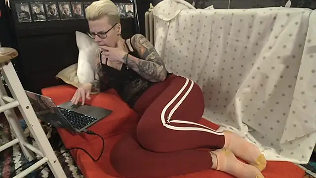 MaryG online show from January 2025 09:01:01 PM