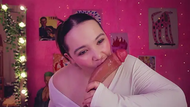 Snapshot of Chery_Lady22 chatting on December 2025 08:34:01 AM Chery Lady22 online show from December 2025 08:34:01 AM