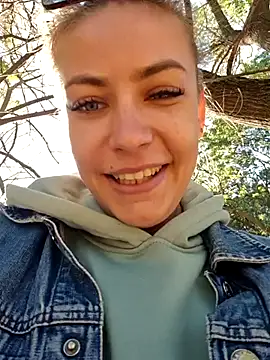 Keli Jessi online show from September 2025 12:43:01 PM