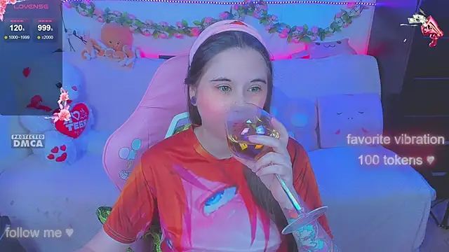 Lolisuccub online show from September 2025 04:32:02 PM