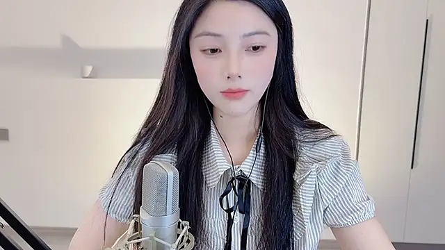 Snapshot of HaagenDazs_ chatting on February 2025 12:11:01 PM HaagenDazs online show from February 2025 12:11:01 PM