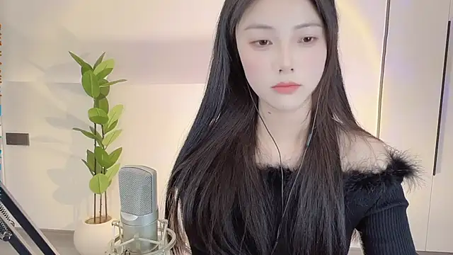 Snapshot of HaagenDazs_ chatting on February 2025 01:10:01 PM HaagenDazs online show from February 2025 01:10:01 PM