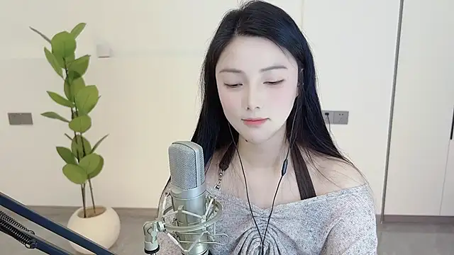 Snapshot of HaagenDazs_ chatting on March 2025 04:24:01 AM HaagenDazs online show from March 2025 04:24:01 AM