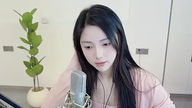 Snapshot of HaagenDazs_ chatting on March 2025 01:04:01 AM HaagenDazs online show from March 2025 01:04:01 AM