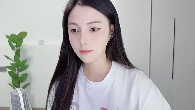 Snapshot of HaagenDazs_ chatting on October 2025 12:57:02 PM HaagenDazs online show from October 2025 12:57:02 PM