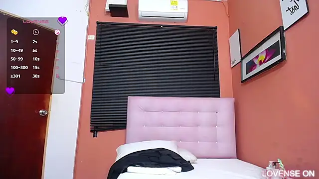 veronicaroose  online show from March 2025 01:01:01 PM