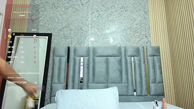 Snapshot of veronicaroose_ chatting on February 2026 12:44:02 PM veronicaroose online show from February 2026 12:44:02 PM