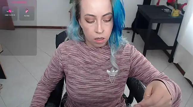 Snapshot of charlottezoe15 chatting on February 2025 03:35:01 PM charlottezoe15 online show from February 2025 03:35:01 PM