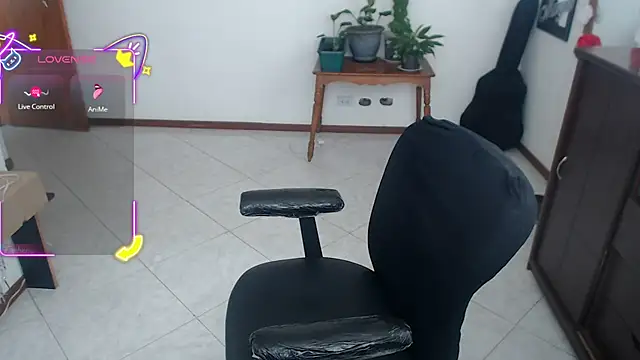 Snapshot of charlottezoe15 chatting on October 2025 05:14:02 PM charlottezoe15 online show from October 2025 05:14:02 PM