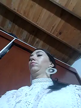 LunaZambrano online show from April 2026 08:28:02 PM