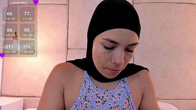 aisha vs online show from February 2025 12:02:02 PM