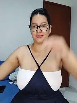 Snapshot of keilymadam chatting on May 2026 12:44:02 PM keilymadam online show from May 2026 12:44:02 PM