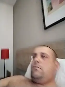 manubm03 online show from November 2025 09:48:02 PM