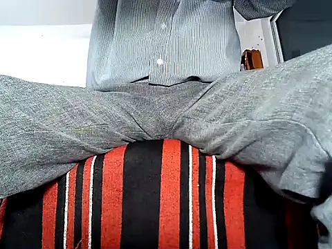 manan28 online show from October 2025 12:49:02 PM