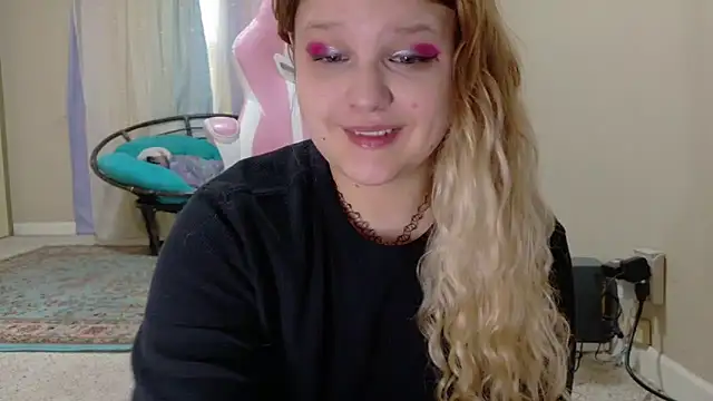 Emihaze online show from November 2025 07:17:01 PM