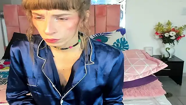 Snapshot of the_queen_aleja chatting on October 2025 12:50:02 PM the queen aleja online show from October 2025 12:50:02 PM