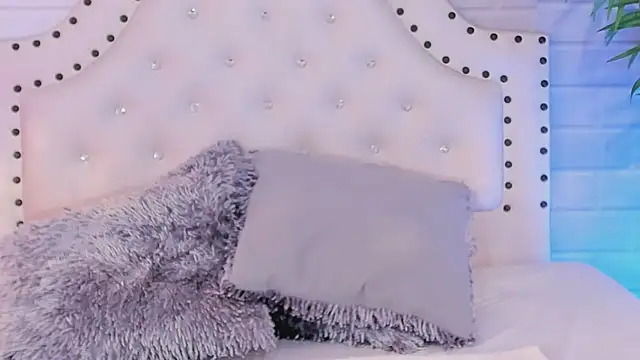 Tayra Siny online show from January 2025 04:52:01 PM