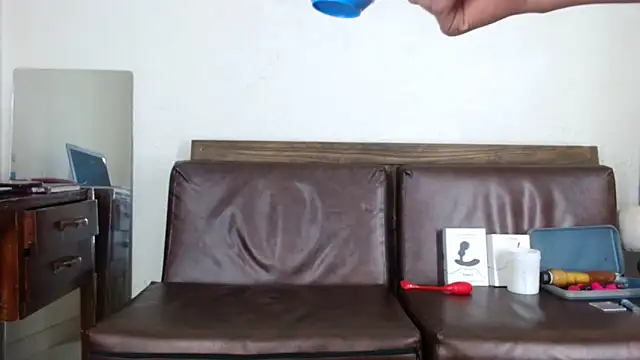 Courtney Valeria online show from November 2025 07:12:02 PM