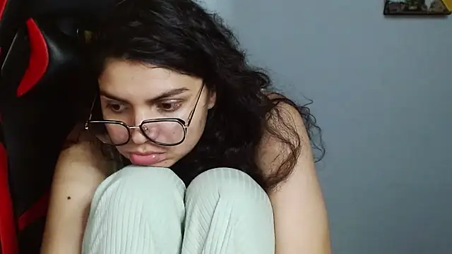 Snapshot of Nikkykora15 chatting on January 2025 12:38:01 AM Nikkykora15 online show from January 2025 12:38:01 AM