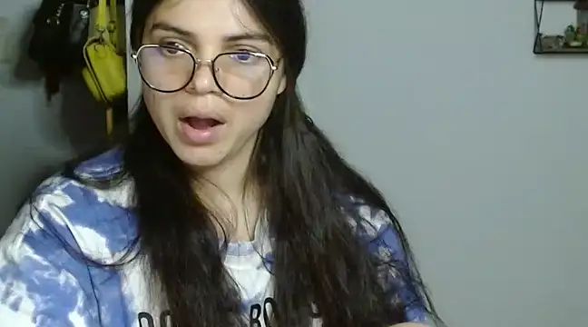 Snapshot of Nikkykora15 chatting on January 2025 01:21:02 AM Nikkykora15 online show from January 2025 01:21:02 AM