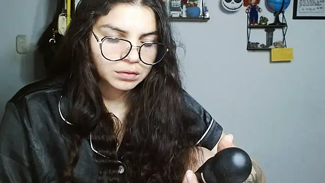 Snapshot of Nikkykora15 chatting on January 2025 02:55:01 AM Nikkykora15 online show from January 2025 02:55:01 AM