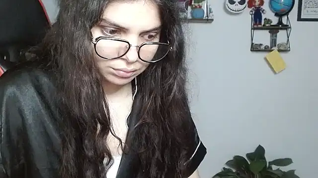 Snapshot of Nikkykora15 chatting on February 2025 03:21:01 AM Nikkykora15 online show from February 2025 03:21:01 AM