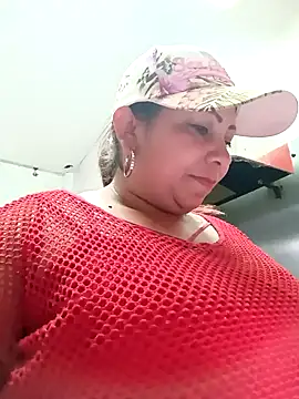 Snapshot of Alyona21 chatting on December 2024 11:39:02 PM Alyona21 online show from December 2024 11:39:02 PM