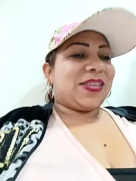 Snapshot of Alyona21 chatting on February 2025 11:45:01 PM Alyona21 online show from February 2025 11:45:01 PM