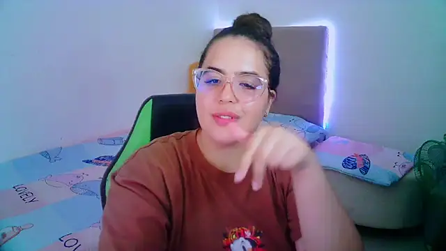 Snapshot of _alicia_z chatting on February 2025 12:04:01 AM alicia z online show from February 2025 12:04:01 AM