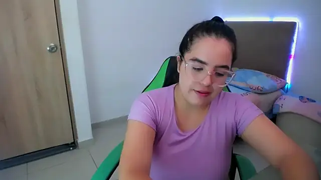 Snapshot of _alicia_z chatting on March 2025 08:54:01 PM alicia z online show from March 2025 08:54:01 PM