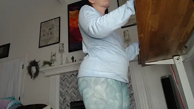 Snapshot of AuroraWillows chatting on December 2025 12:20:01 PM AuroraWillows online show from December 2025 12:20:01 PM