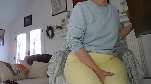 Snapshot of AuroraWillows chatting on January 2026 05:27:02 PM AuroraWillows online show from January 2026 05:27:02 PM