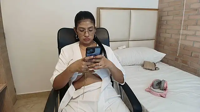 Snapshot of sara2520 chatting on April 2026 12:00:01 AM sara2520 online show from April 2026 12:00:01 AM