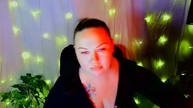 Victoria Marks online show from December 2025 06:19:02 AM