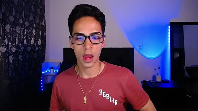 Snapshot of aodaboyyy chatting on January 2025 11:51:01 PM aodaboyyy online show from January 2025 11:51:01 PM