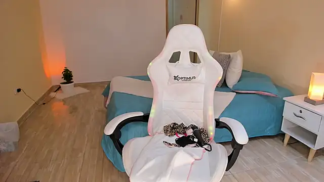 carleee winter online show from March 2025 04:01:01 AM