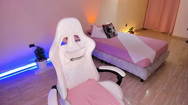 carleee winter online show from September 2025 12:00:02 AM