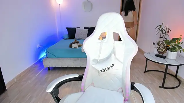 carleee winter online show from April 2026 01:34:02 AM