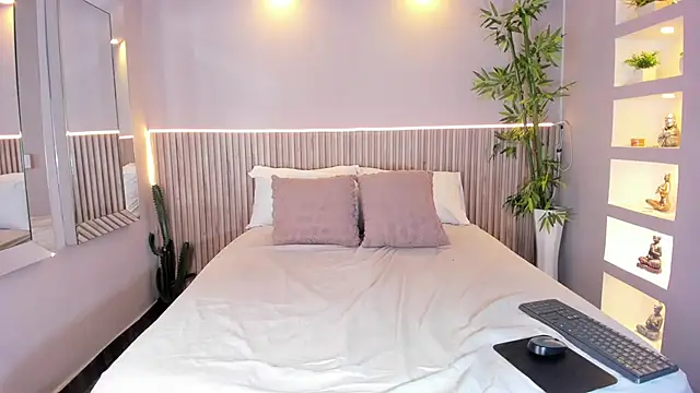 Snapshot of CloeHarp chatting on February 2026 11:36:01 AM CloeHarp online show from February 2026 11:36:01 AM