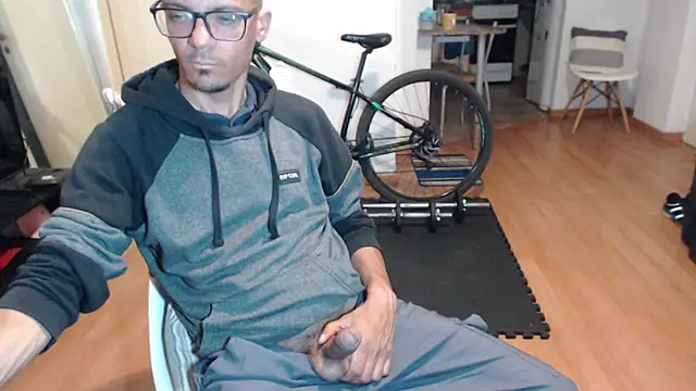 guachin hunk online show from October 2025 06:25:02 AM