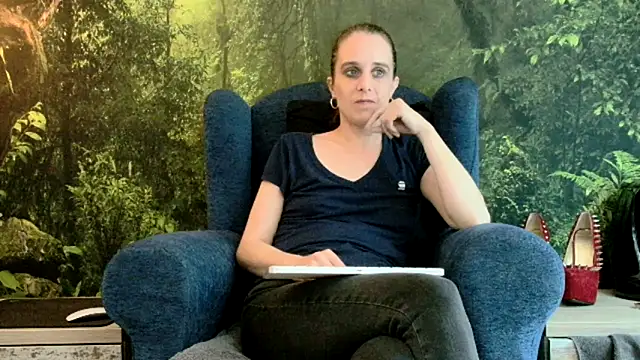 Snapshot of LadyChantale chatting on March 2025 06:26:02 PM LadyChantale online show from March 2025 06:26:02 PM