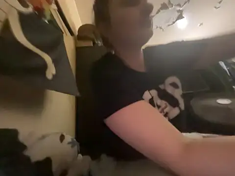 Snapshot of Snowbunnycake_131 chatting on February 2026 01:39:01 PM Snowbunnycake 131 online show from February 2026 01:39:01 PM